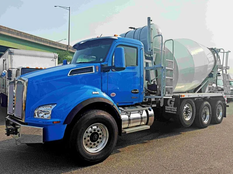 2025 Kenworth T880