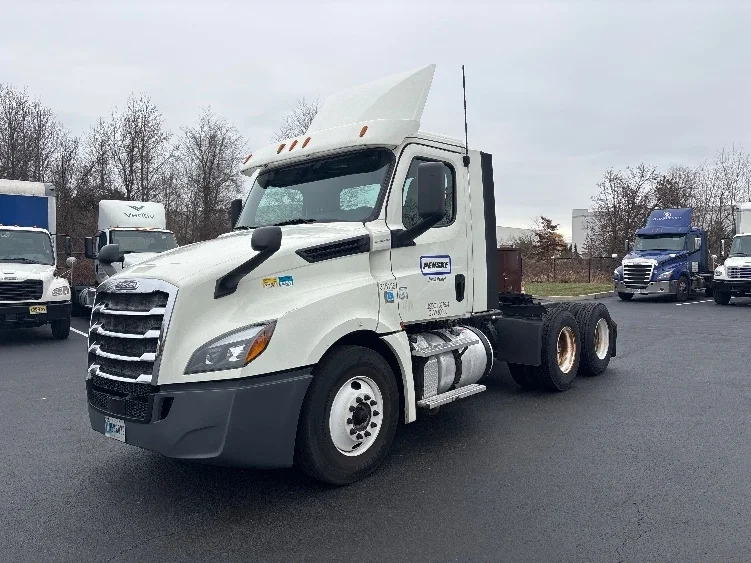 2018 Freightliner Cascadia in Cranbury, NJ — photo 3