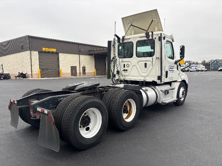 2018 Freightliner Cascadia in Cranbury, NJ — photo 7