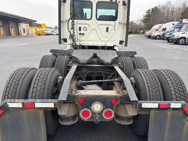 2018 Freightliner Cascadia in Cranbury, NJ — photo 6