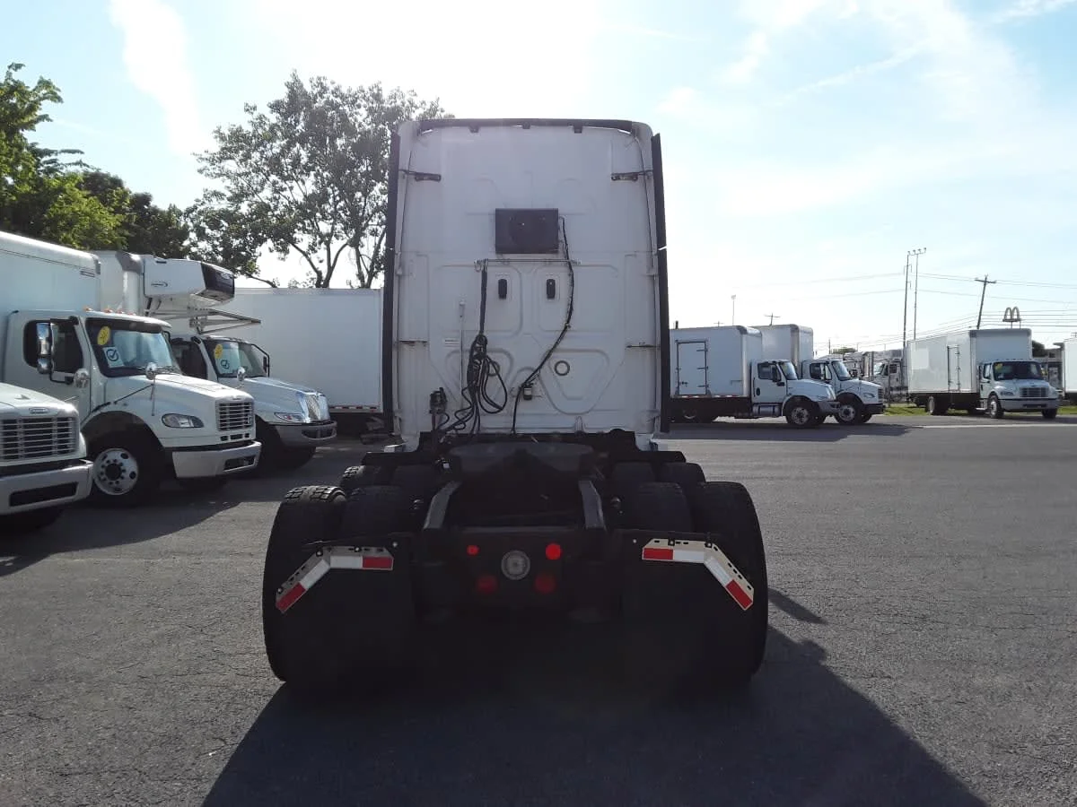 2020 Freightliner Cascadia in La Vergne, TN — photo 5