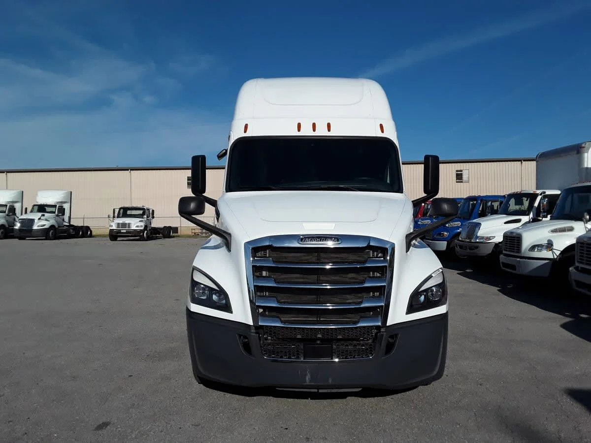 2020 Freightliner Cascadia in La Vergne, TN — photo 2
