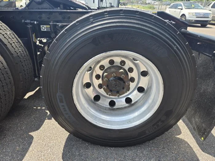 2022 Peterbilt 579 - image 5