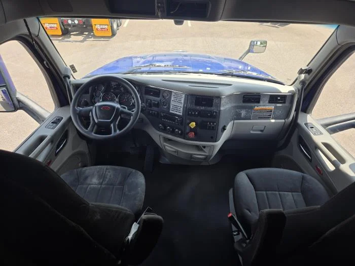 2022 Peterbilt 579 - image 10