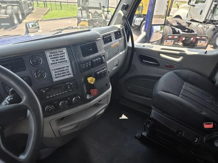 2022 Peterbilt 579 - image 26