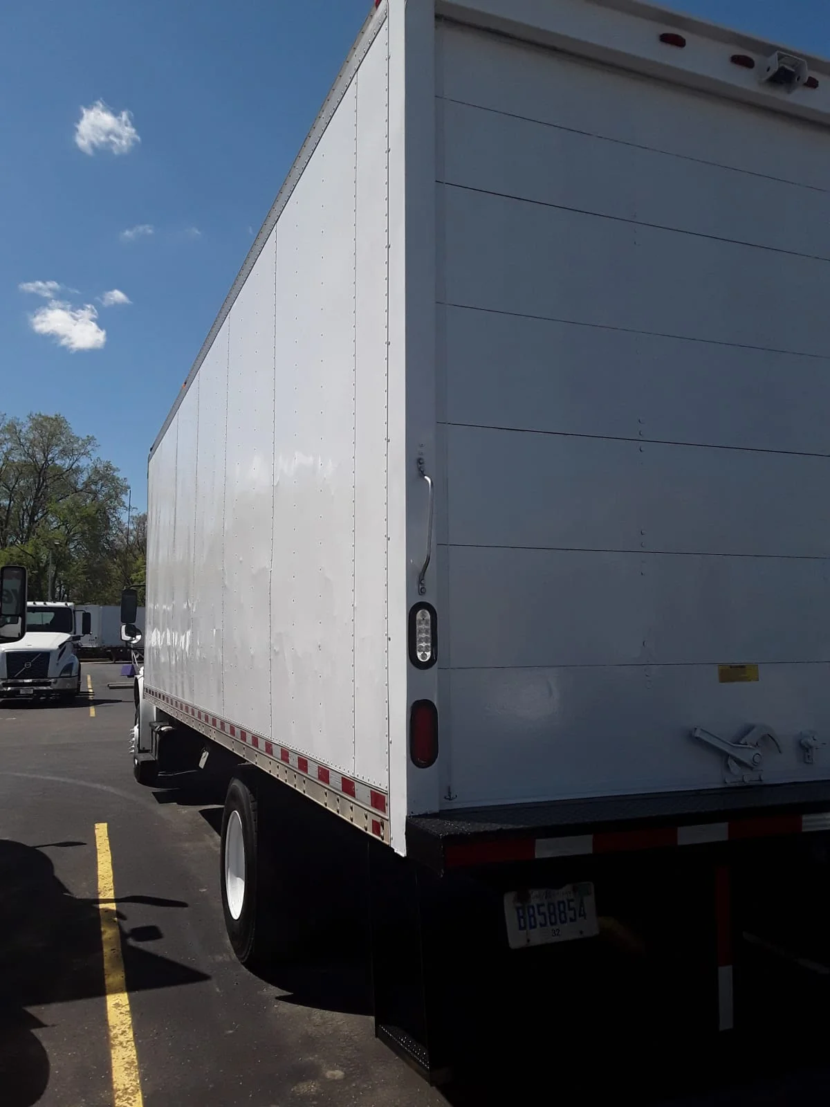 2015 Freightliner M2 106 - image 4