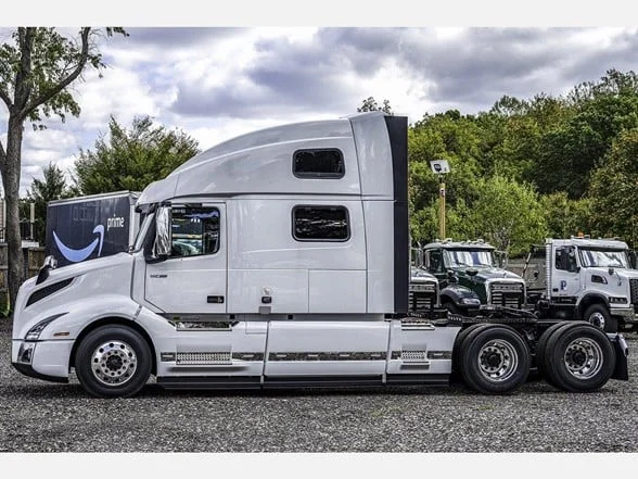 2025 Volvo VNL 860 in Linthicum Heights, MD — photo 8