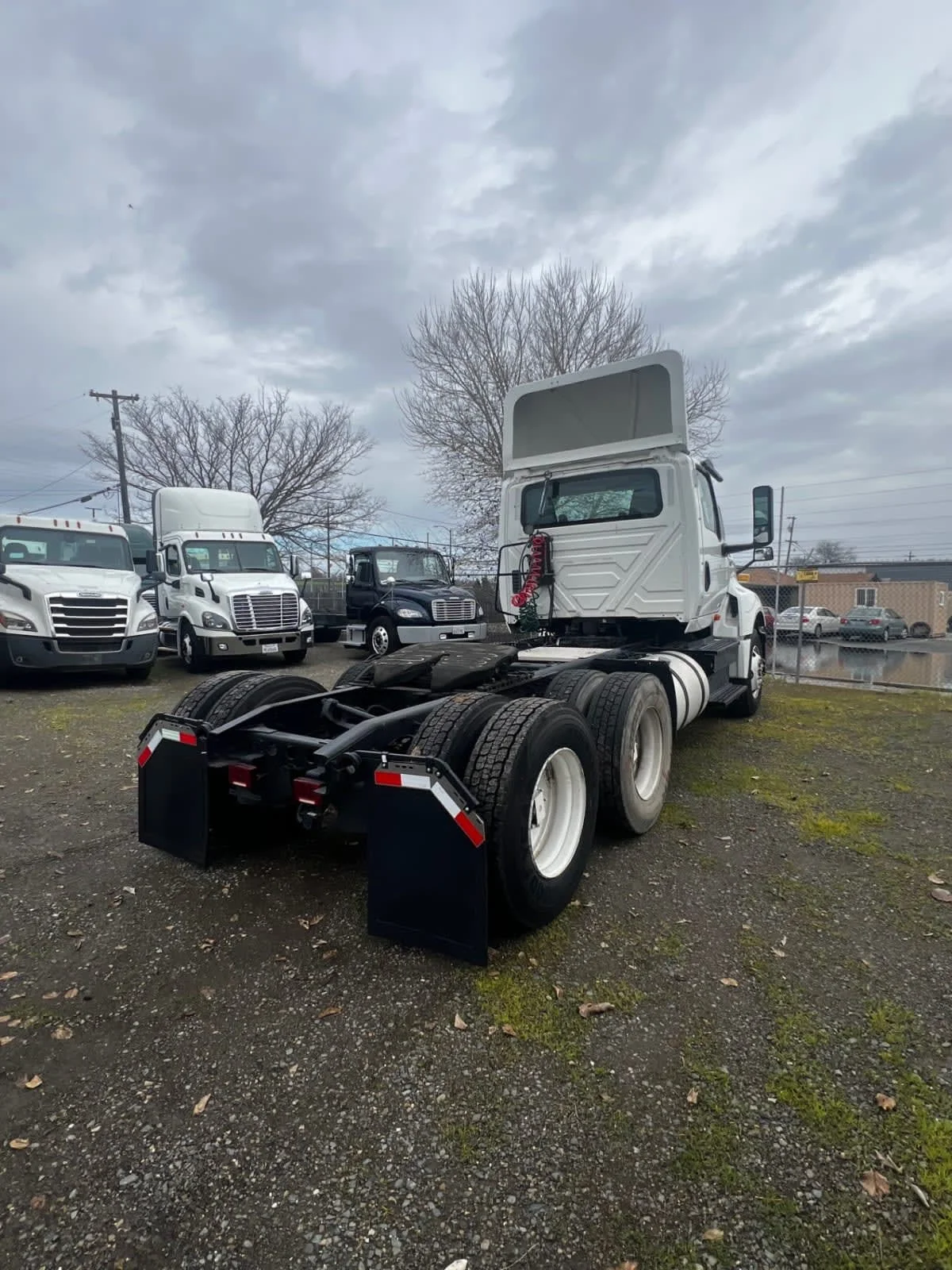 2018 International LT - image 4