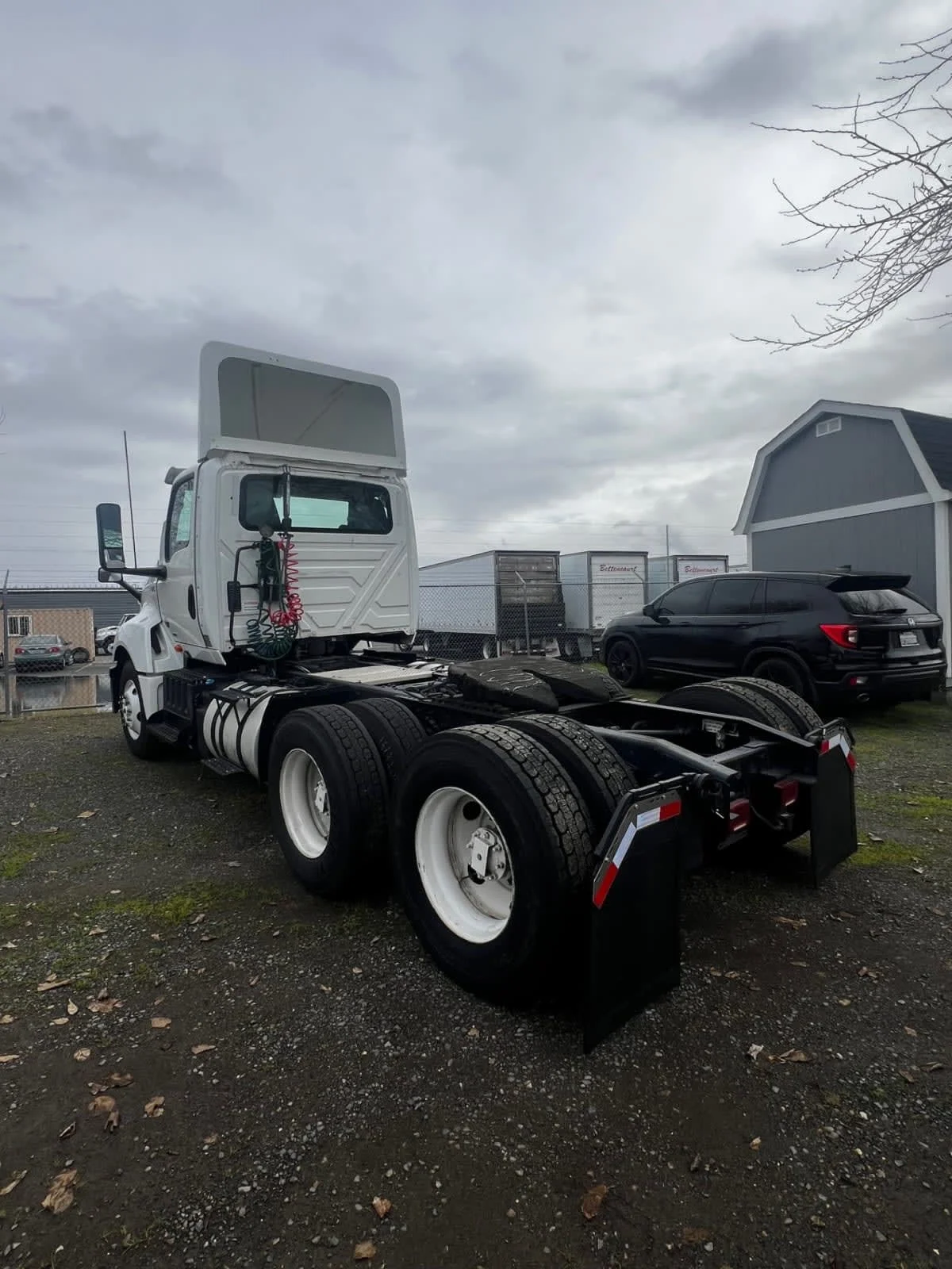 2018 International LT - image 6