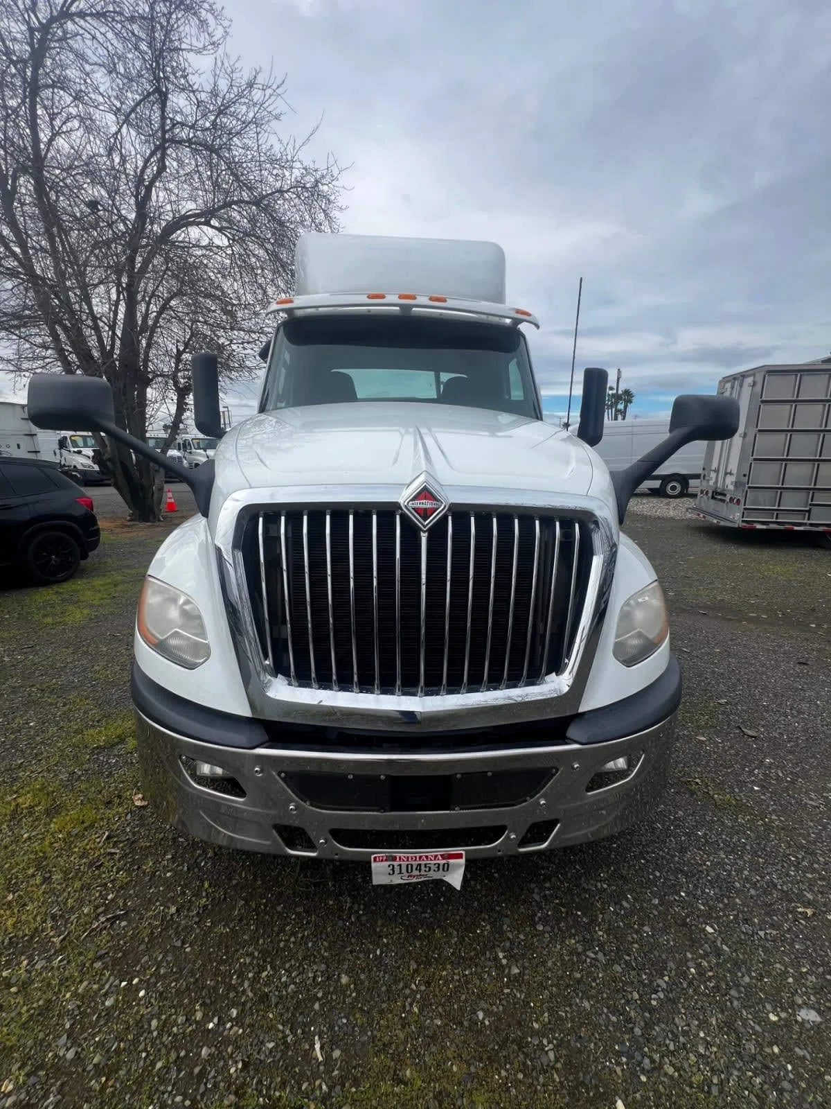 2018 International LT - image 2