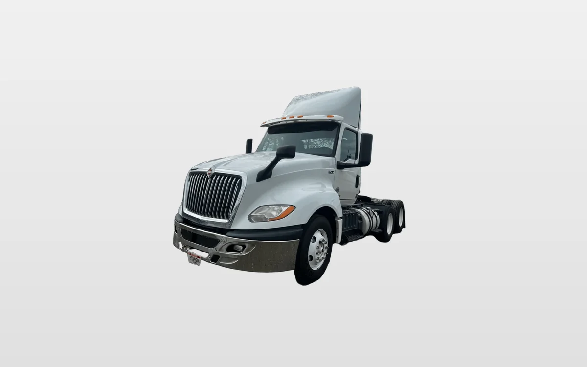 2018 International LT - image 1