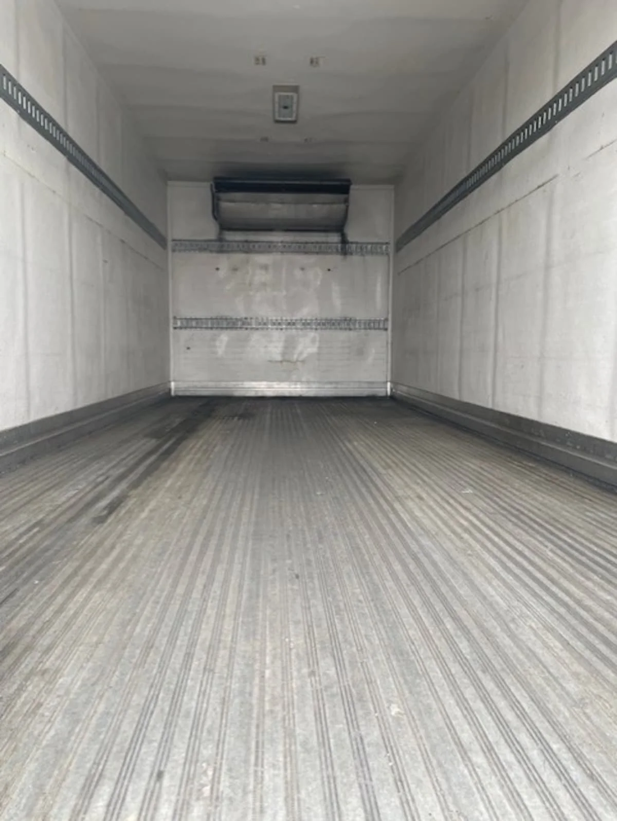 2019 Isuzu NQR in Farmingdale, NY — photo 9