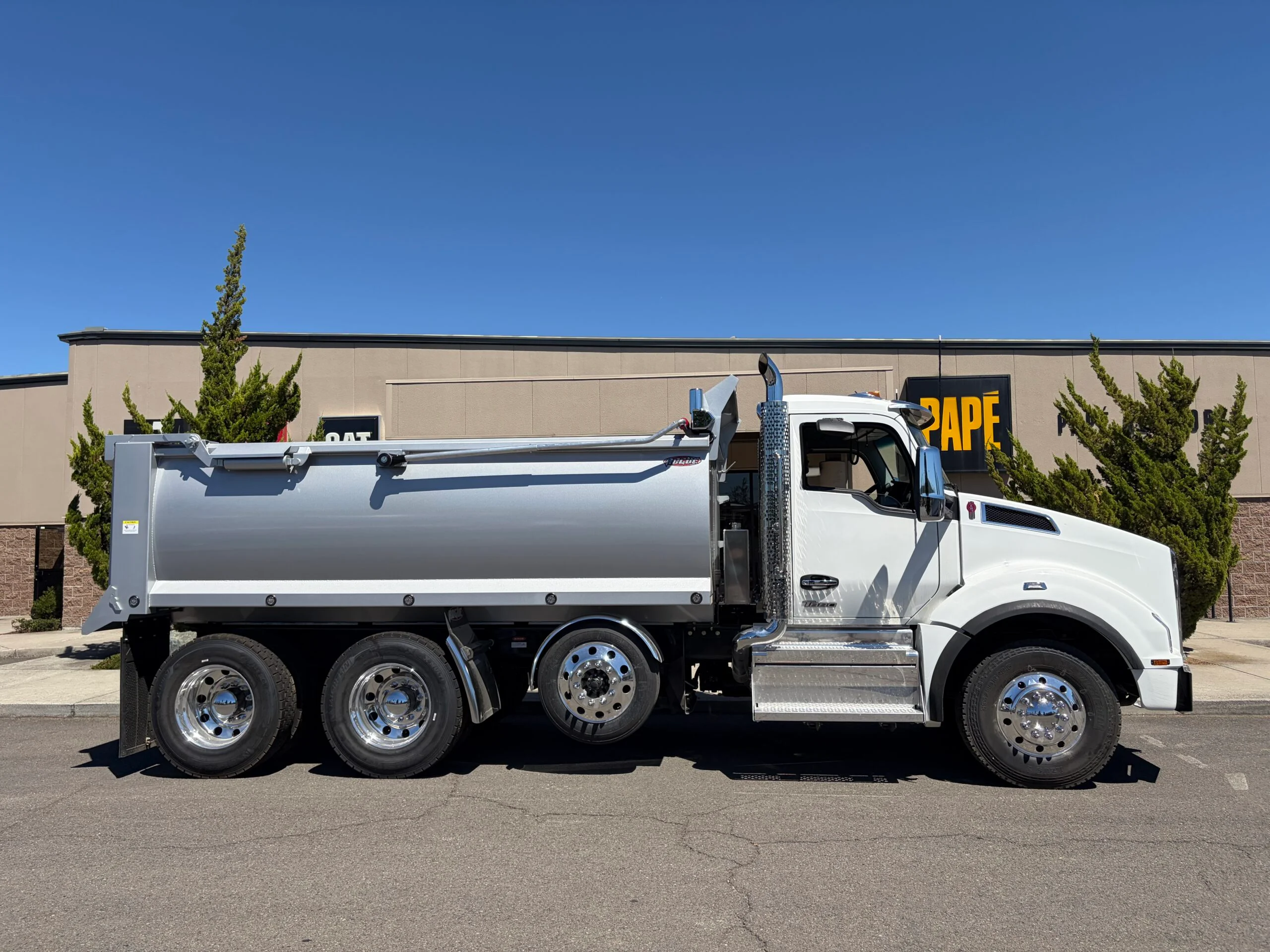 2027 Kenworth T880
