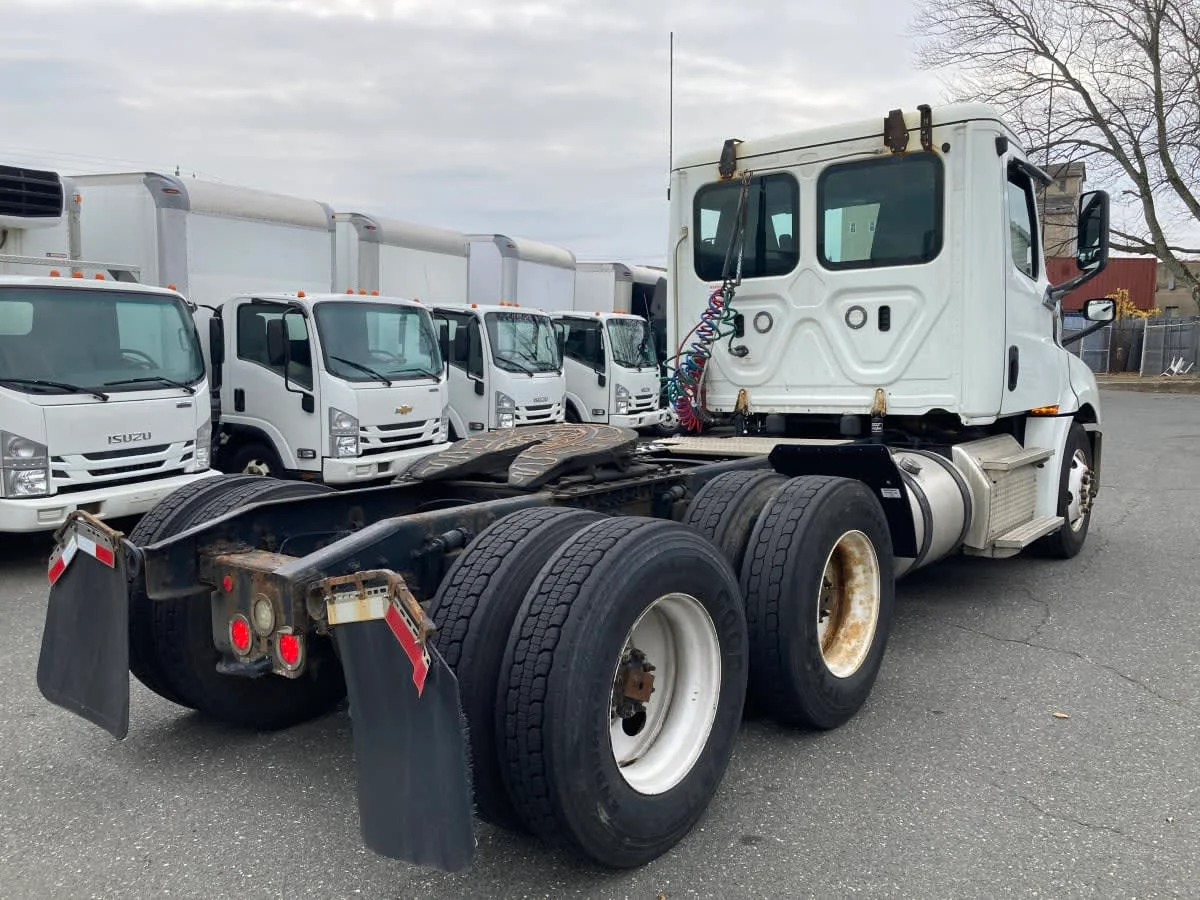 2019 Freightliner Cascadia in Springfield, MA — photo 4