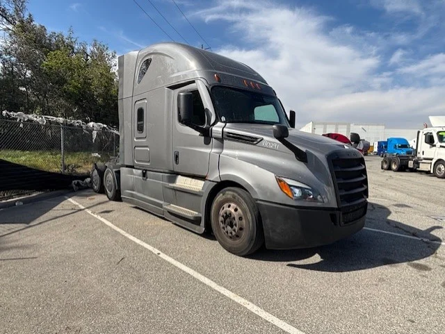 2021 Freightliner Cascadia in San Diego, CA — photo 5