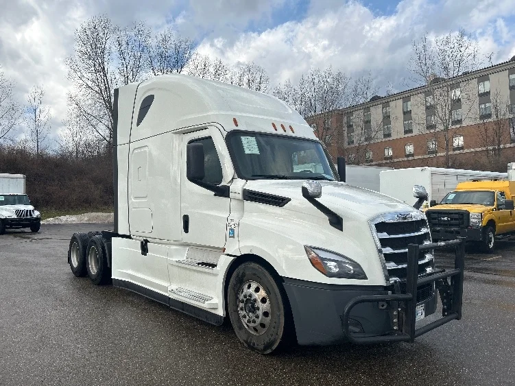 2022 Freightliner Cascadia in Akron, OH