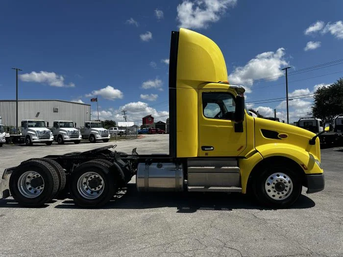2021 Peterbilt 579 in Austin, TX — photo 9