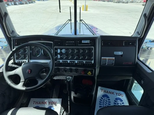 2027 Kenworth W900 in Ankeny, IA — photo 3