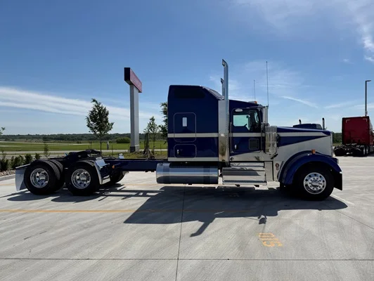 2027 Kenworth W900 in Ankeny, IA — photo 10
