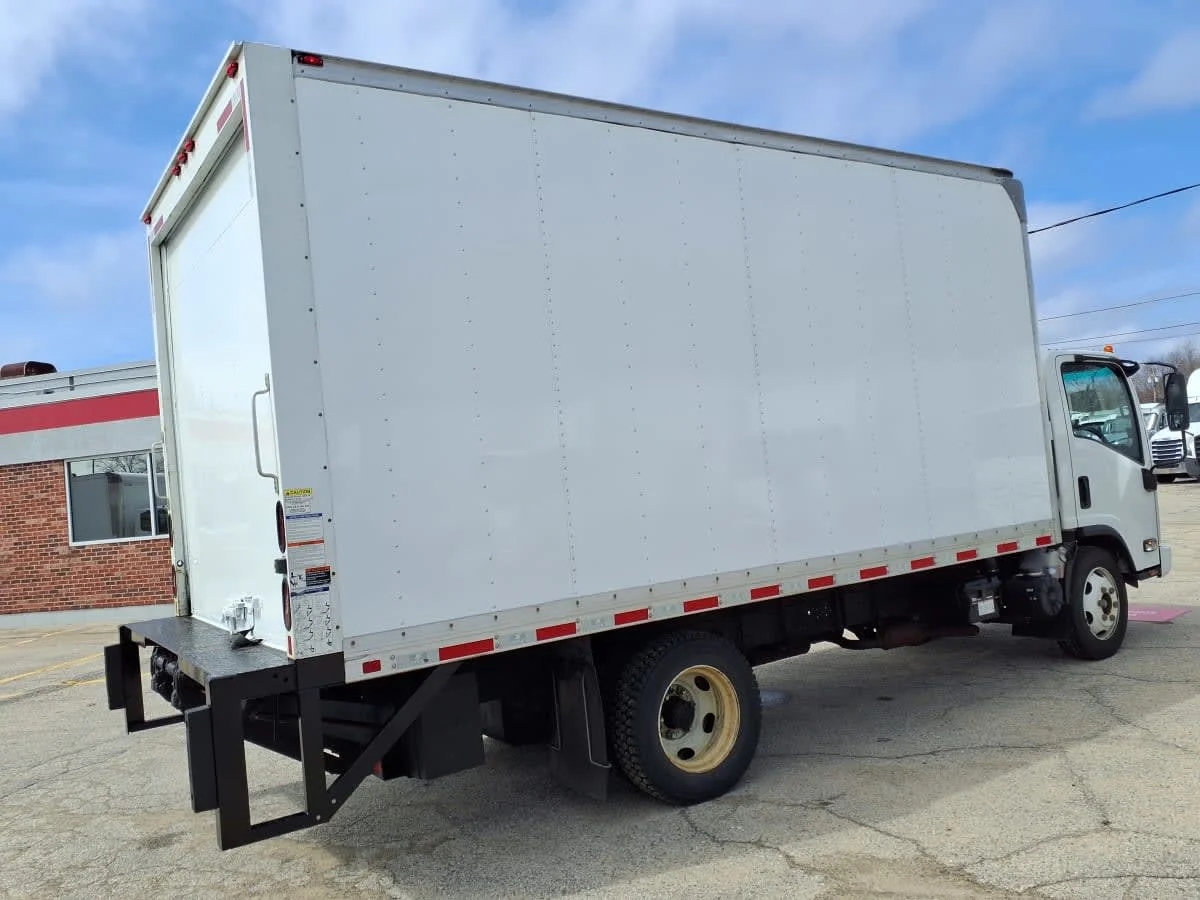 2019 Isuzu NPR - image 4