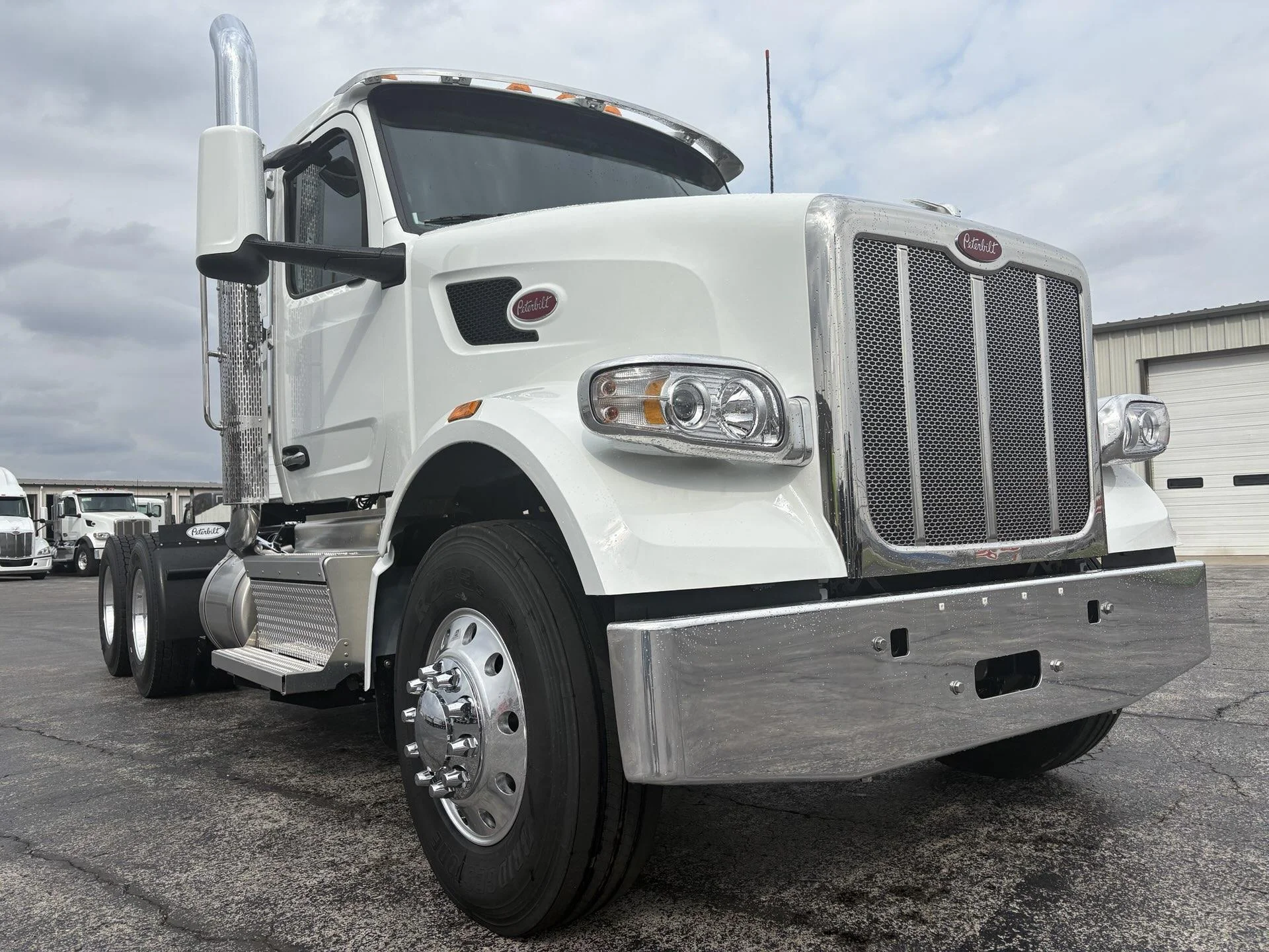 2027 Peterbilt 567 in Findlay, OH — photo 2