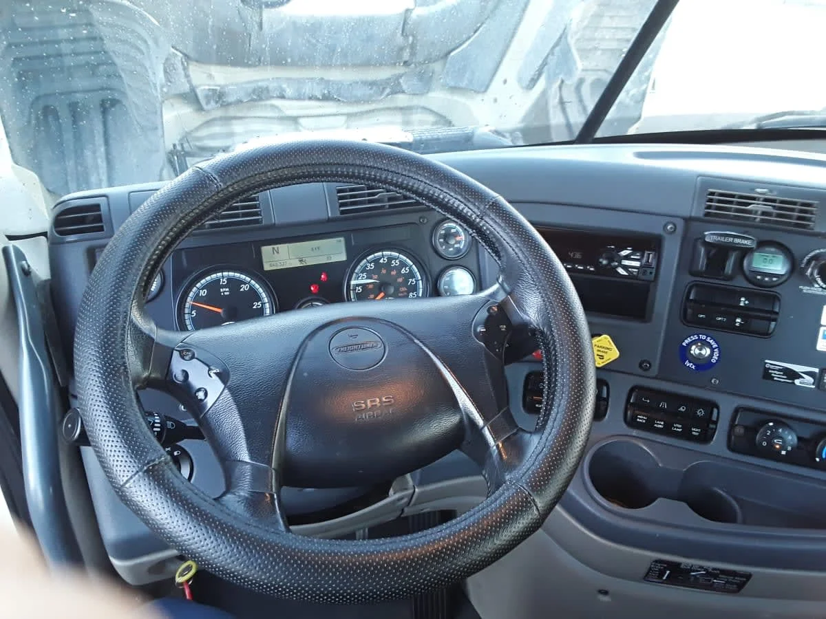 2019 Freightliner Cascadia in Kansas City, MO — photo 7