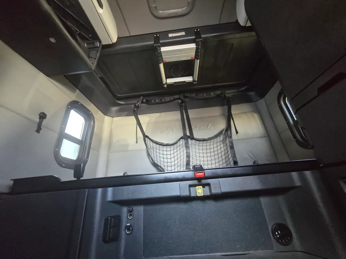 2020 Freightliner Cascadia in Tampa, FL — photo 8