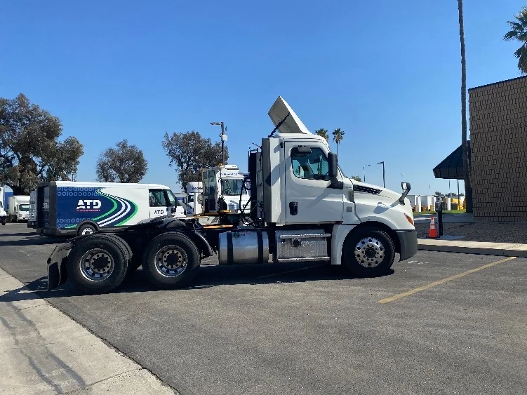 2019 Freightliner Cascadia in Fontana, CA — photo 8