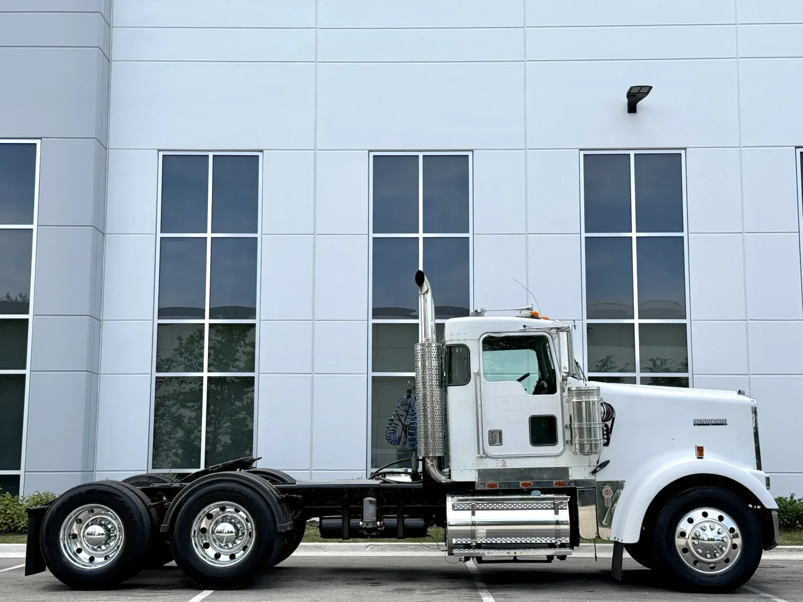 2000 Kenworth W900 in New Lenox, IL — photo 3