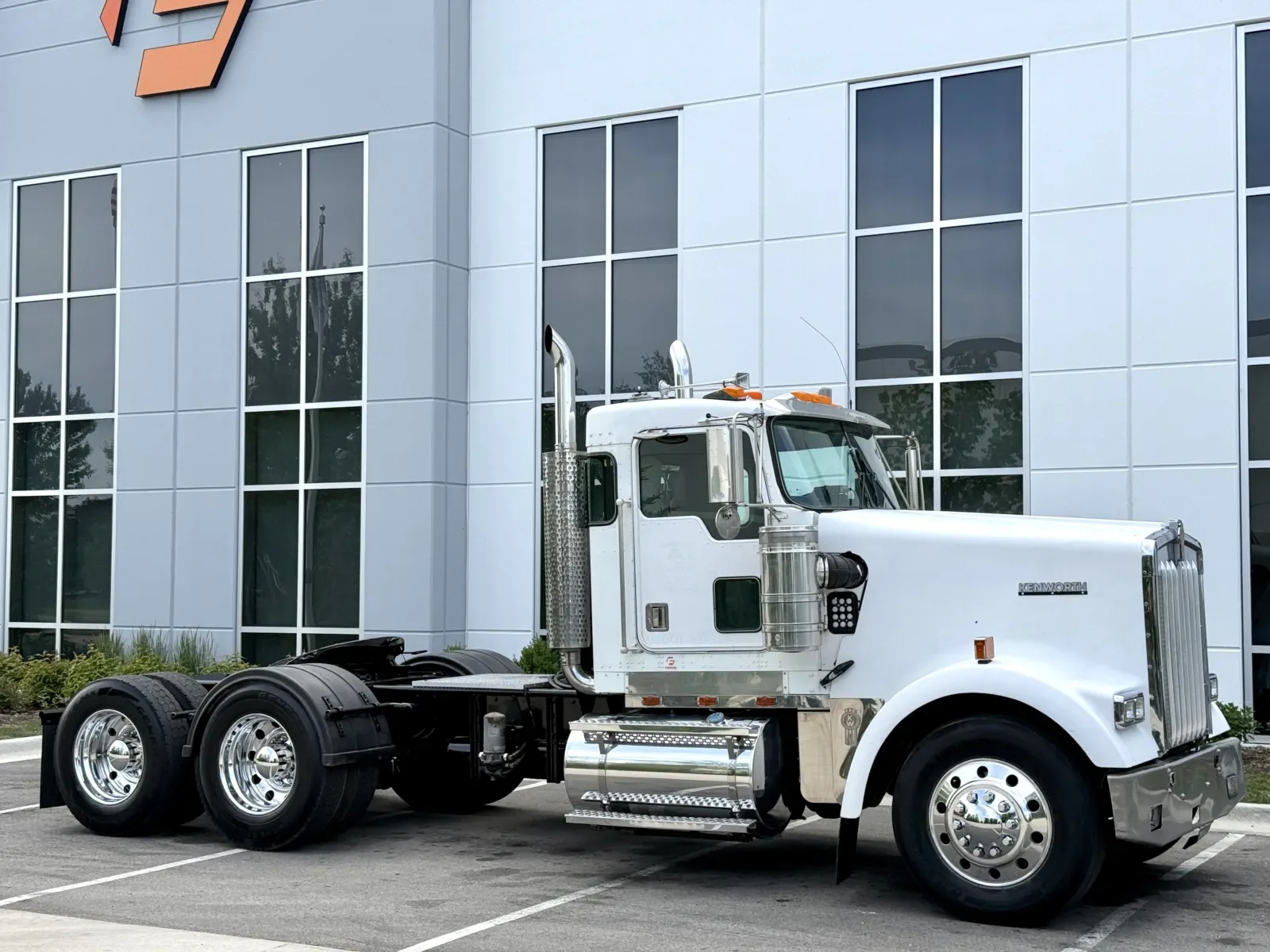 2000 Kenworth W900 in New Lenox, IL — photo 2