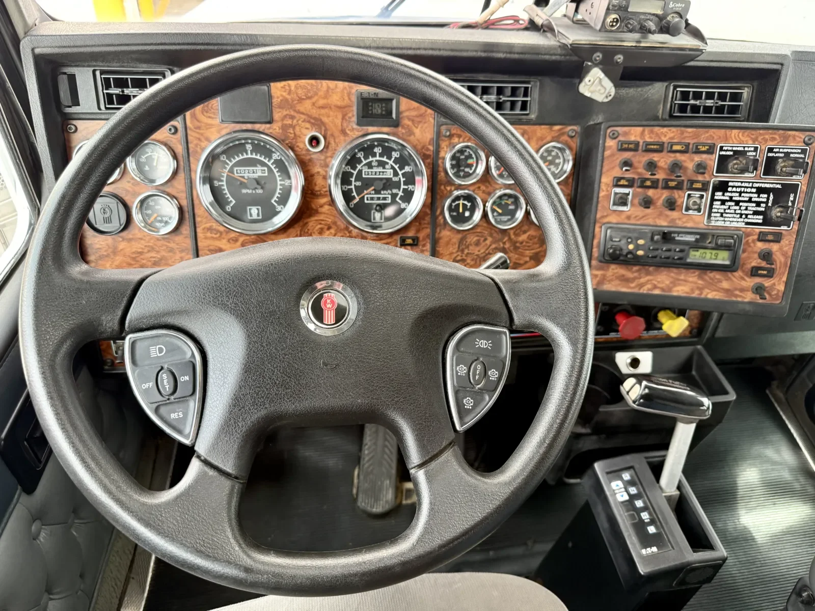 2000 Kenworth W900 in New Lenox, IL — photo 16