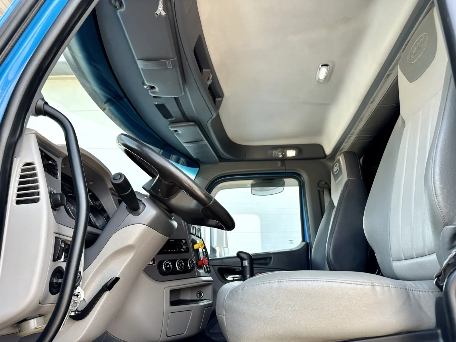 2016 Peterbilt 567 - image 14