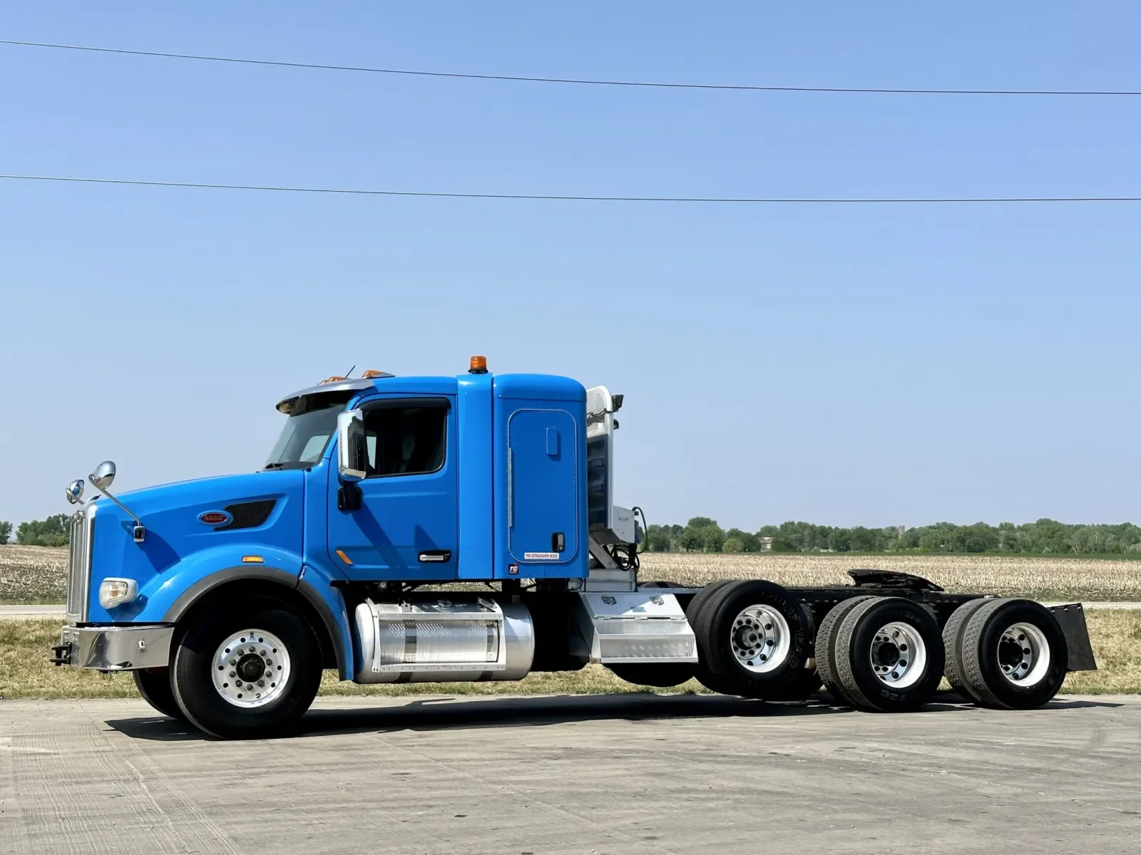 2016 Peterbilt 567 - image 2