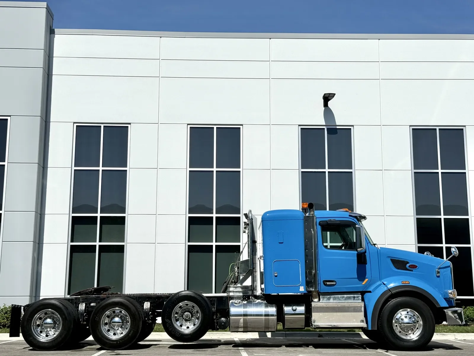 2016 Peterbilt 567 in New Lenox, IL — photo 3