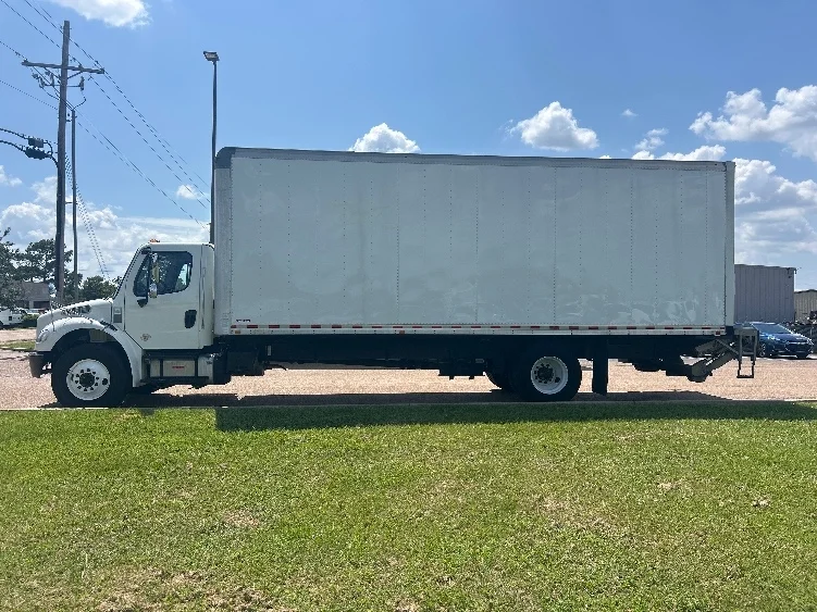 2021 Freightliner eM2 in Richland, MS — photo 4