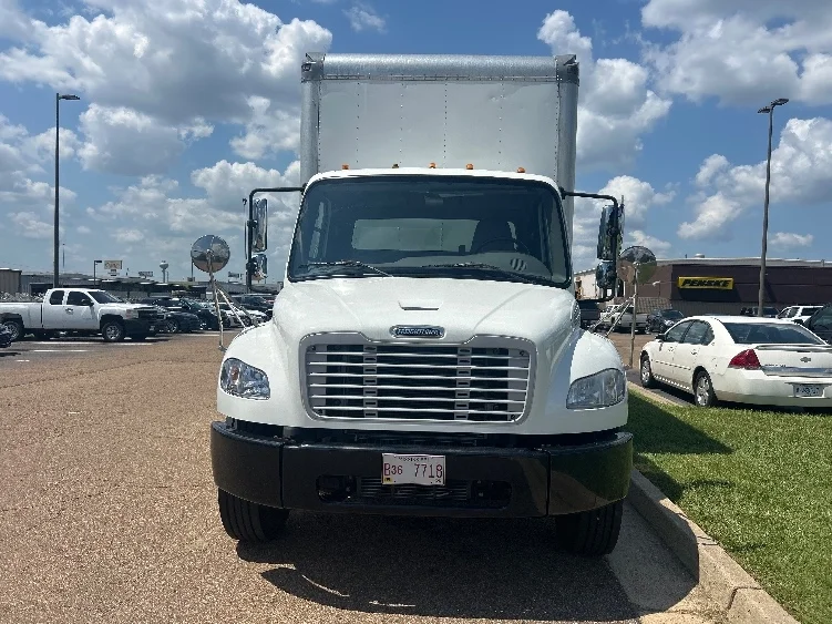 2021 Freightliner eM2 in Richland, MS — photo 2