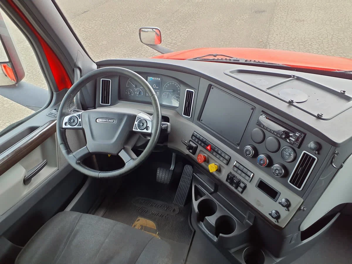 2019 Freightliner Cascadia in Wayland, MI — photo 7