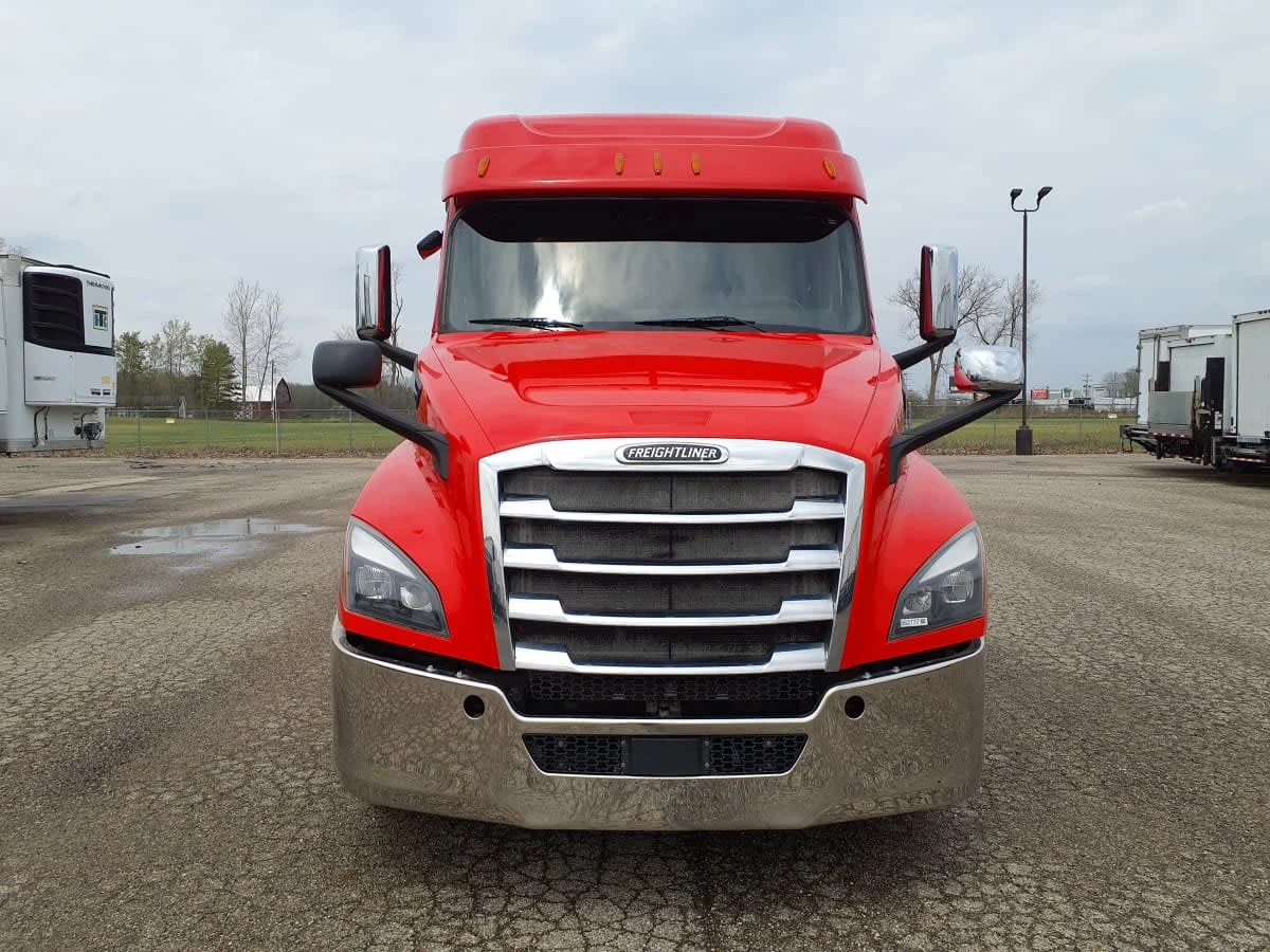 2019 Freightliner Cascadia in Wayland, MI — photo 2