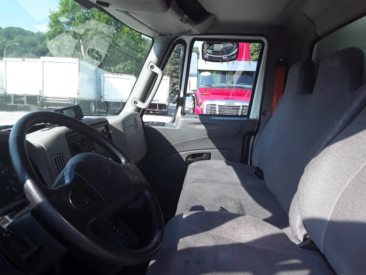 2019 International 4300 in Pittsburgh, PA — photo 8