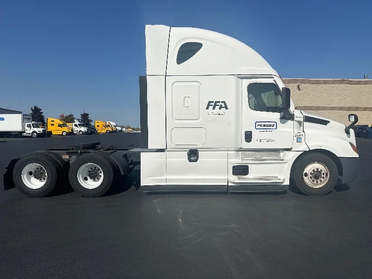 2023 Freightliner Cascadia in Montgomery, NY — photo 8