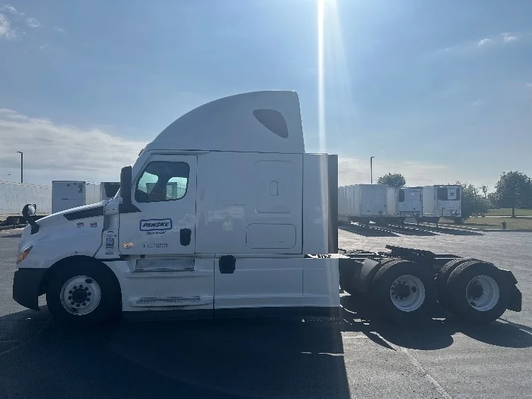 2023 Freightliner Cascadia in Montgomery, NY — photo 4