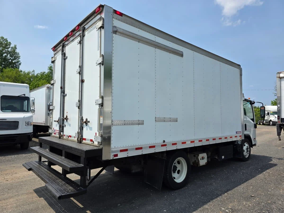 2019 Isuzu NPR - image 4