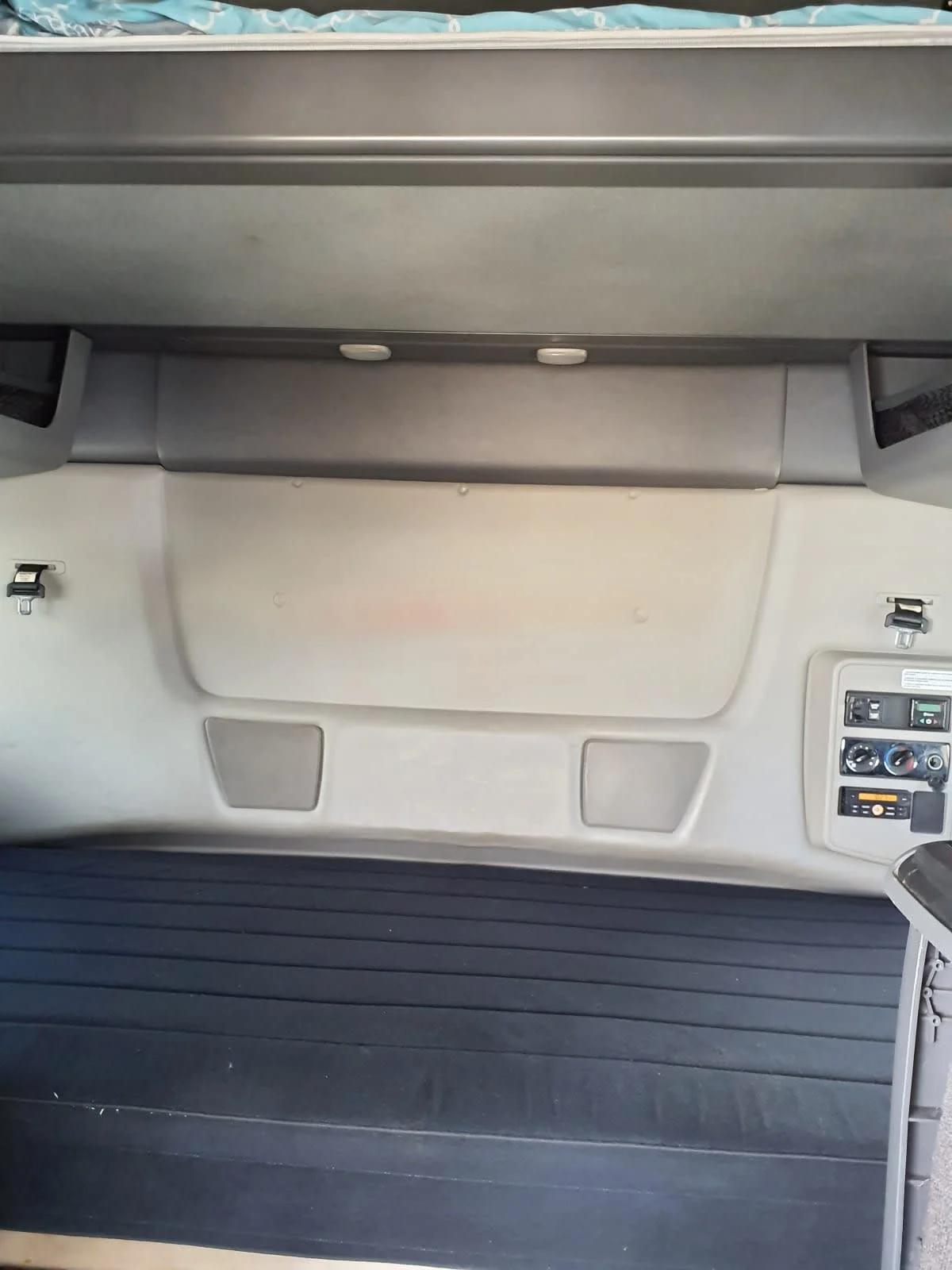 2020 International LT in Miami, FL — photo 8