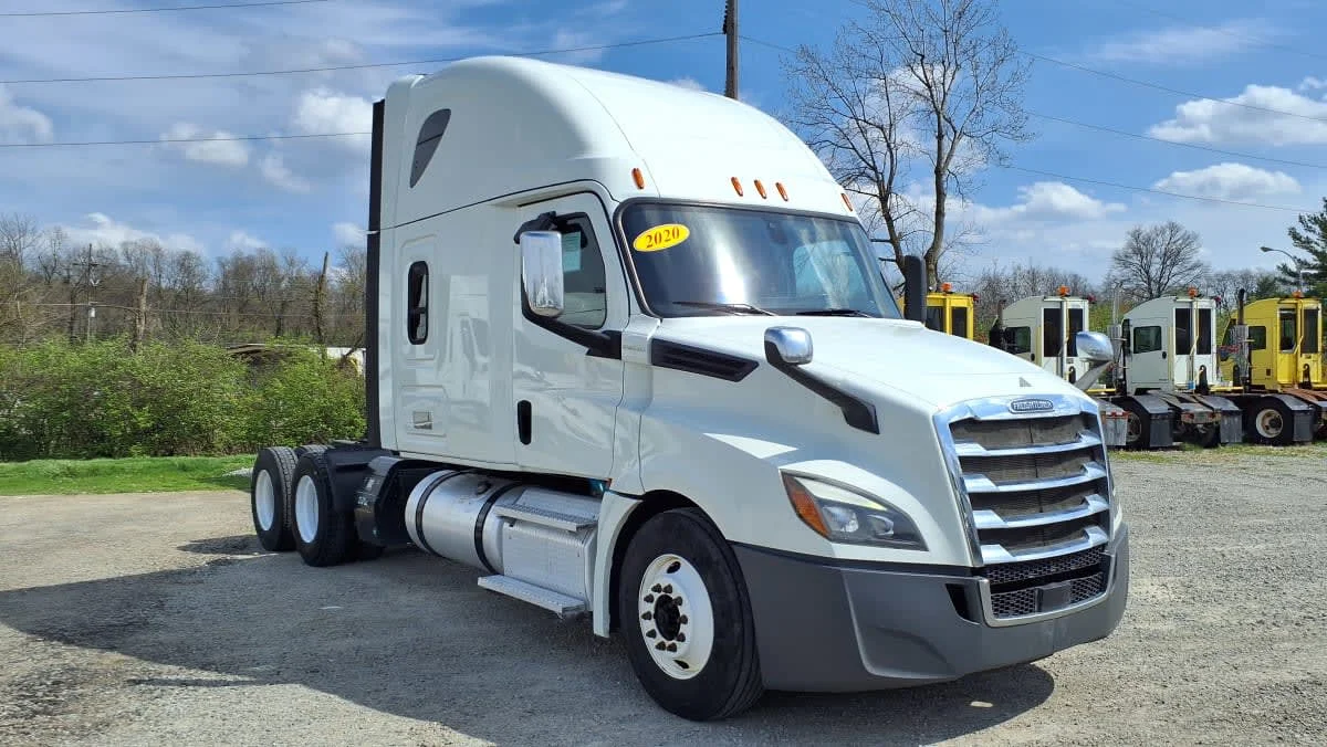 2020 Freightliner Cascadia - image 3