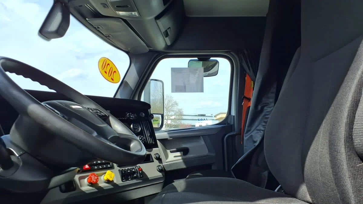 2020 Freightliner Cascadia - image 7