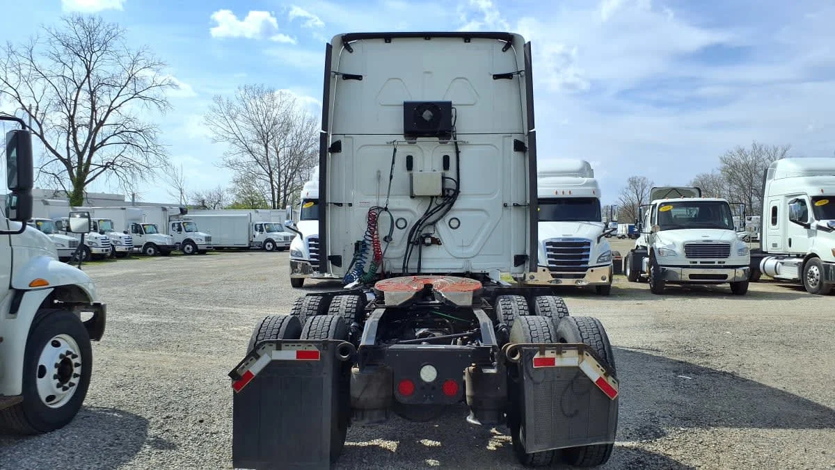 2020 Freightliner Cascadia - image 5