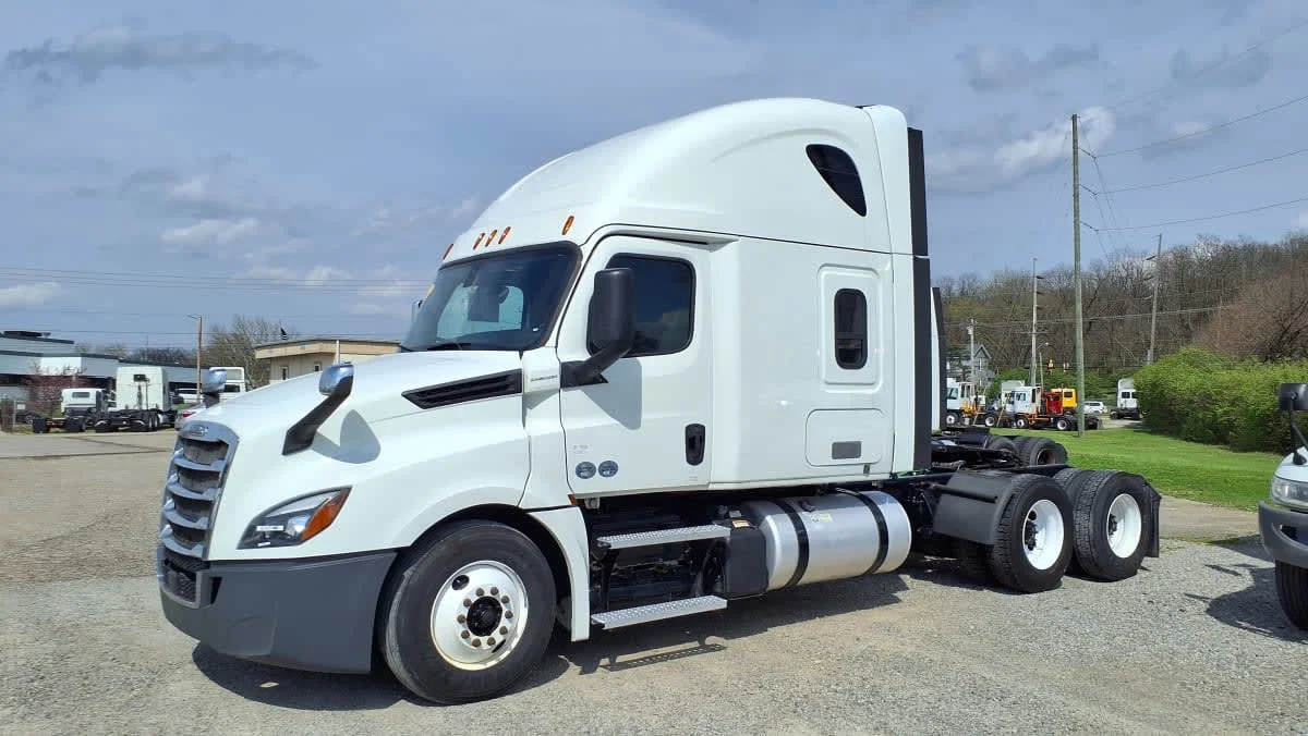 2020 Freightliner Cascadia in West Chester, OH