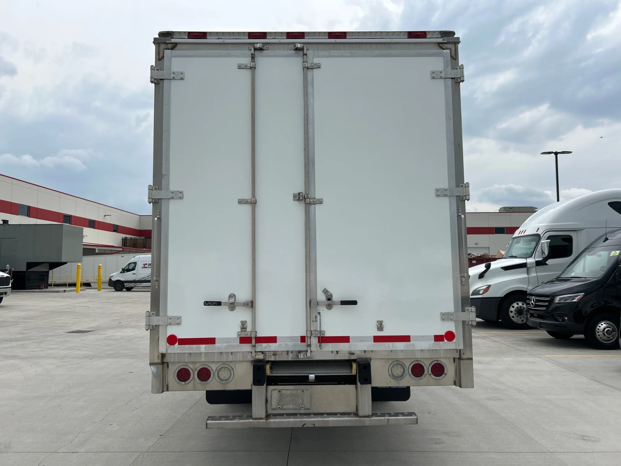 2017 Mitsubishi Fuso in Lafayette, IN — photo 4