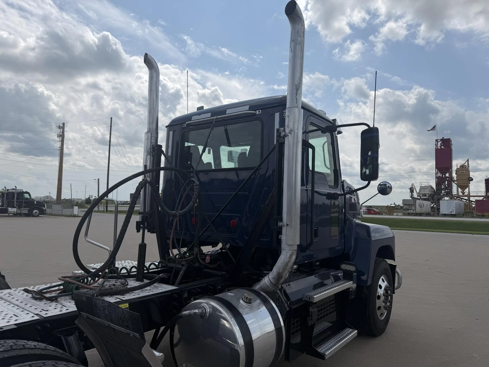 2024 Mack Pinnacle in Mediapolis, IA — photo 9