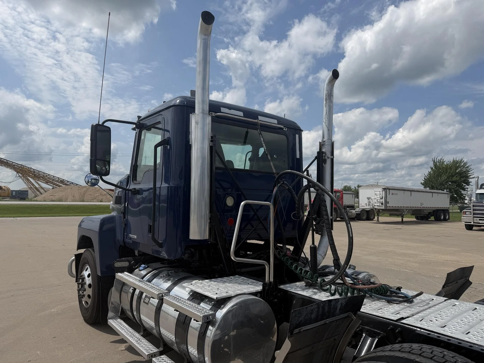2024 Mack Pinnacle in Mediapolis, IA — photo 3